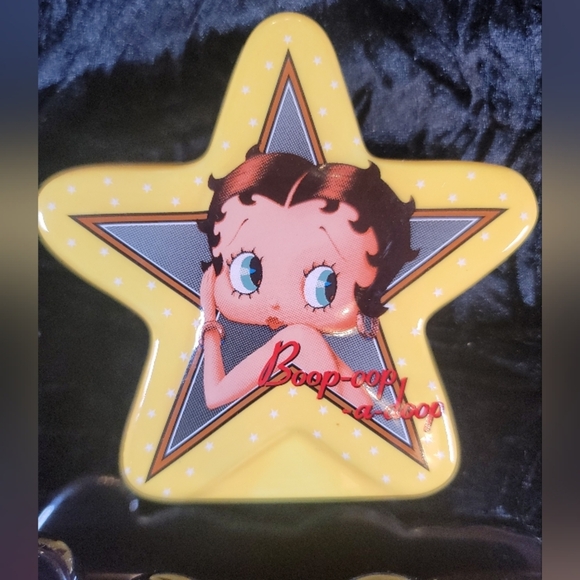 781. 2004 ~ Betty Boop ~ Salt & Pepper ~ Collector's Item ~ Boop-oop-a-doop! - Picture 9 of 12